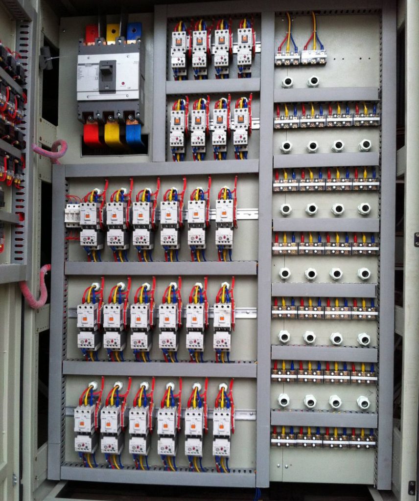 mua tủ điều khiển ở đâu tốt